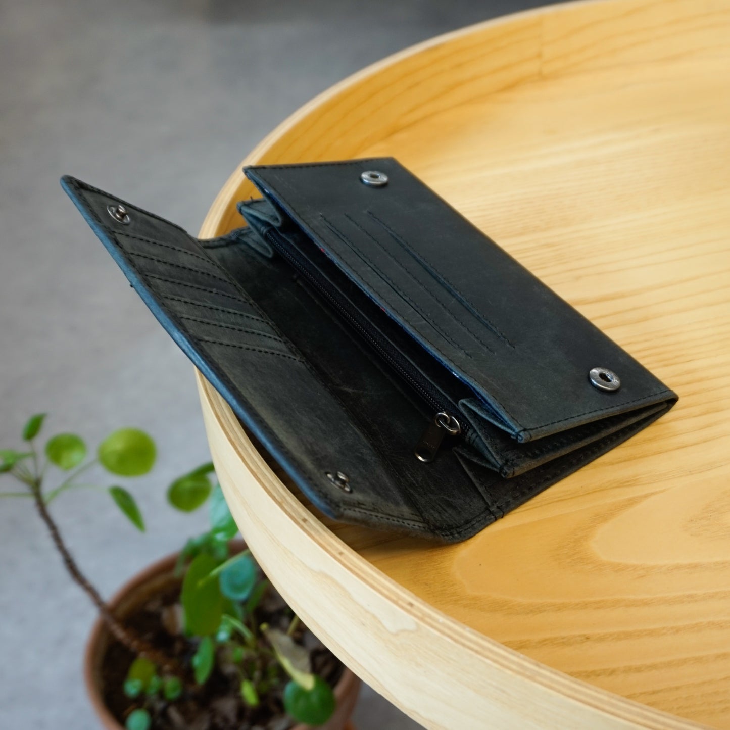 Hunters Hill Clutch Wallet Cowhide Black