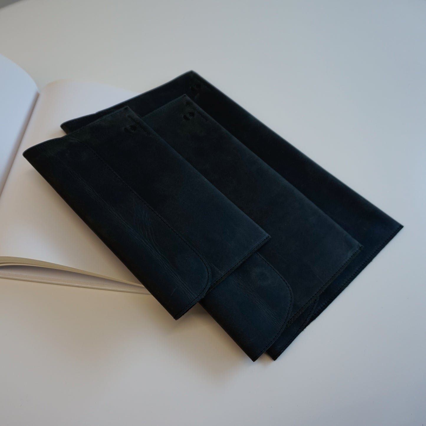 Newtown 11 Tablet Case Cowhide Black