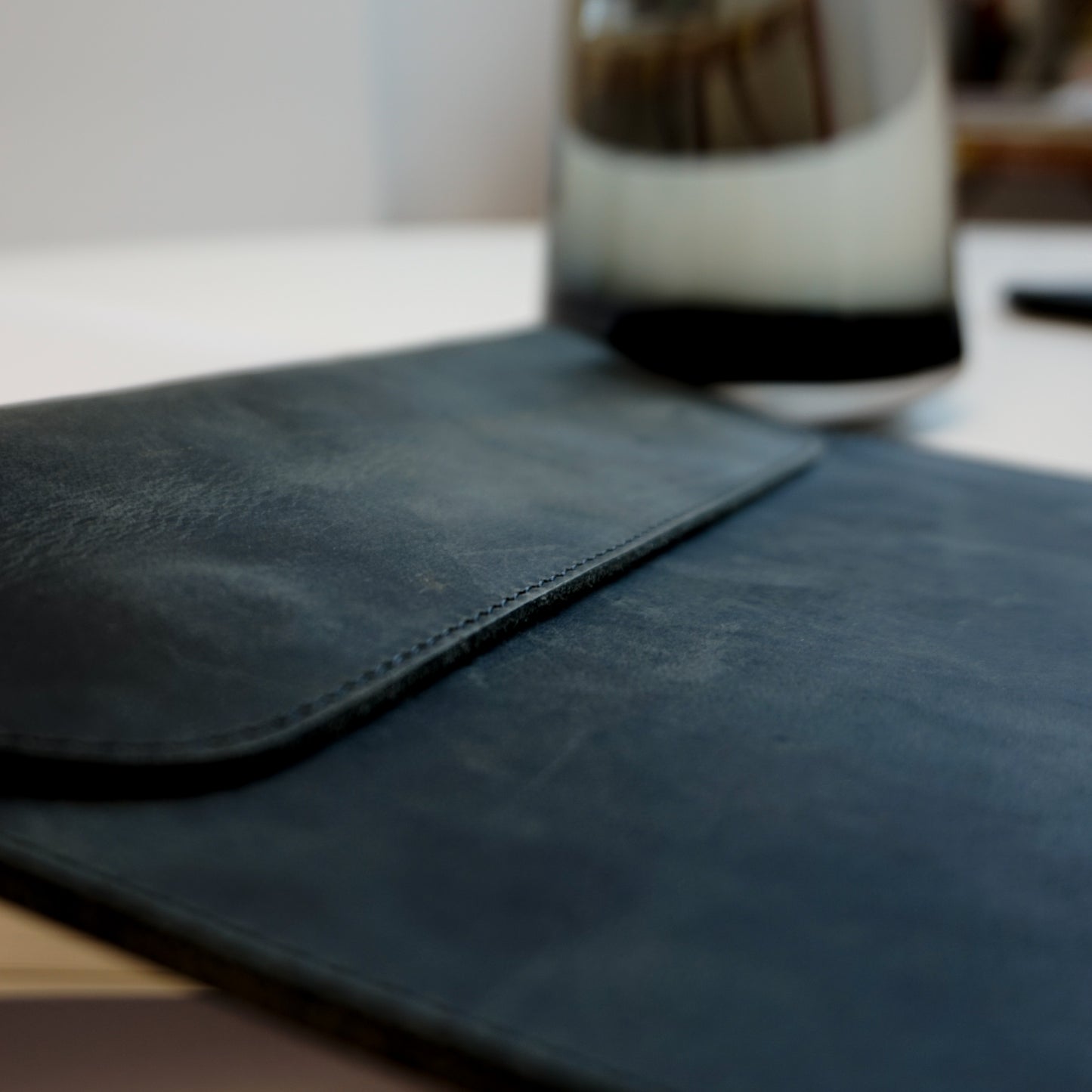 Newtown 11 Tablet Case Cowhide Black