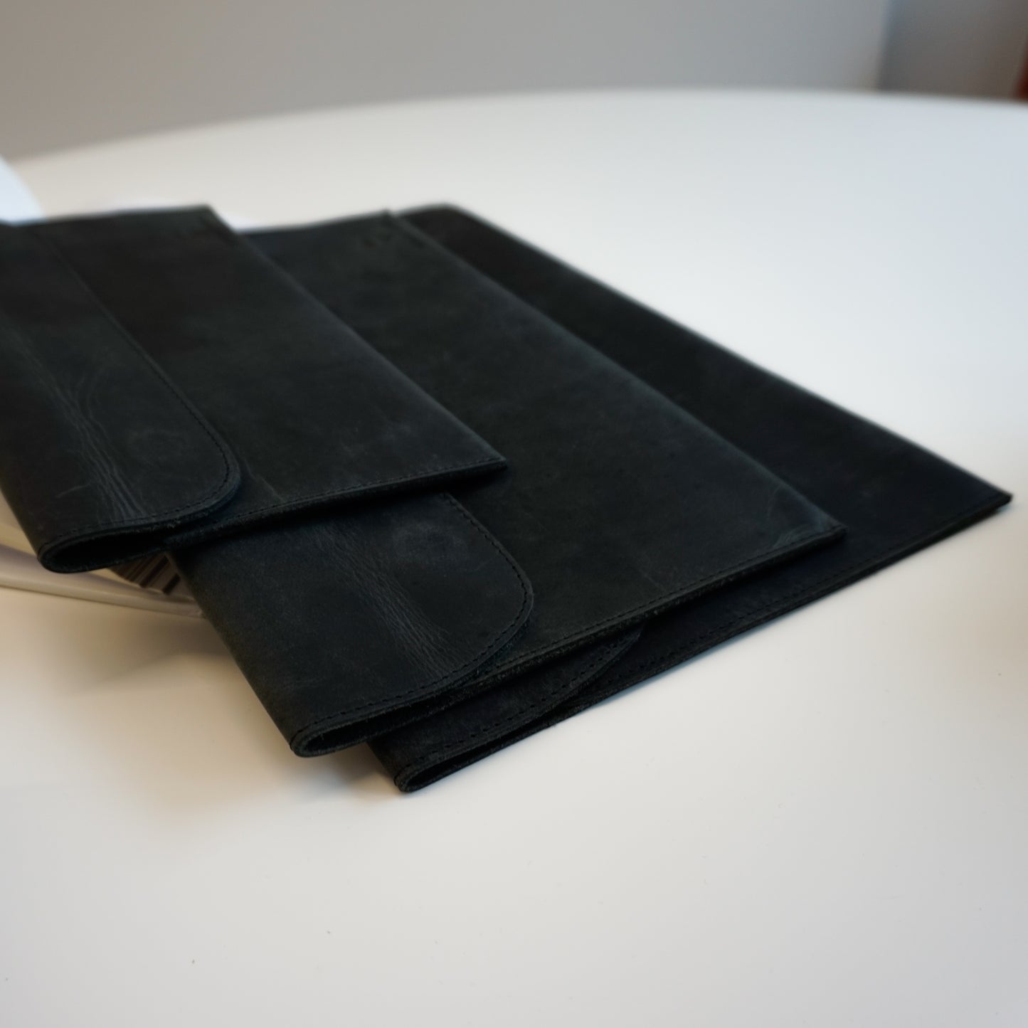 Newtown 14 Laptop Case Cowhide Black