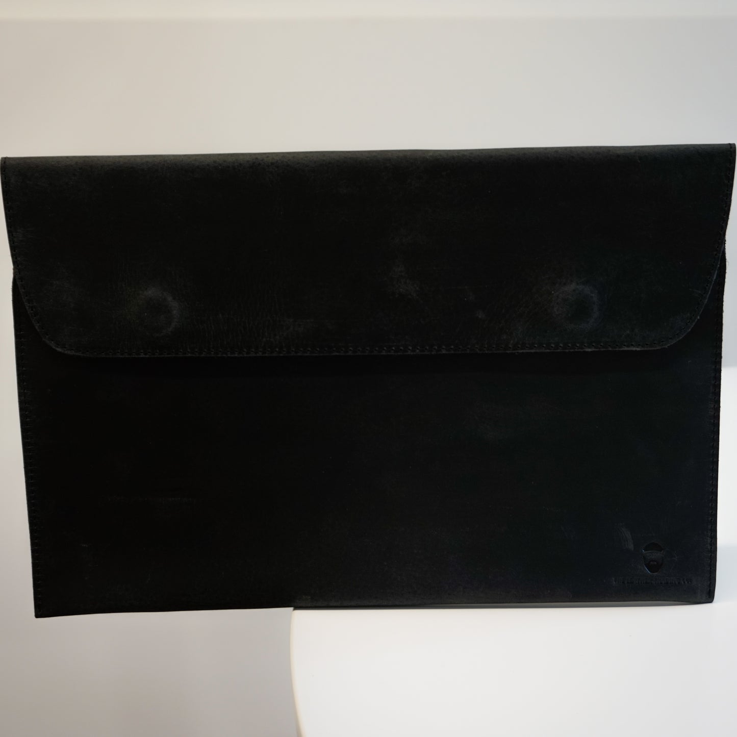 Newtown 14 Laptop Case Cowhide Black