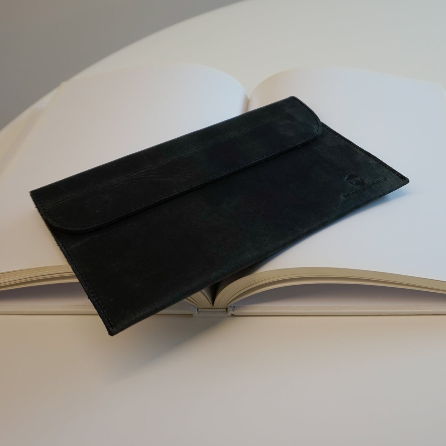 Newtown 8 Small Tablet Case Cowhide Black