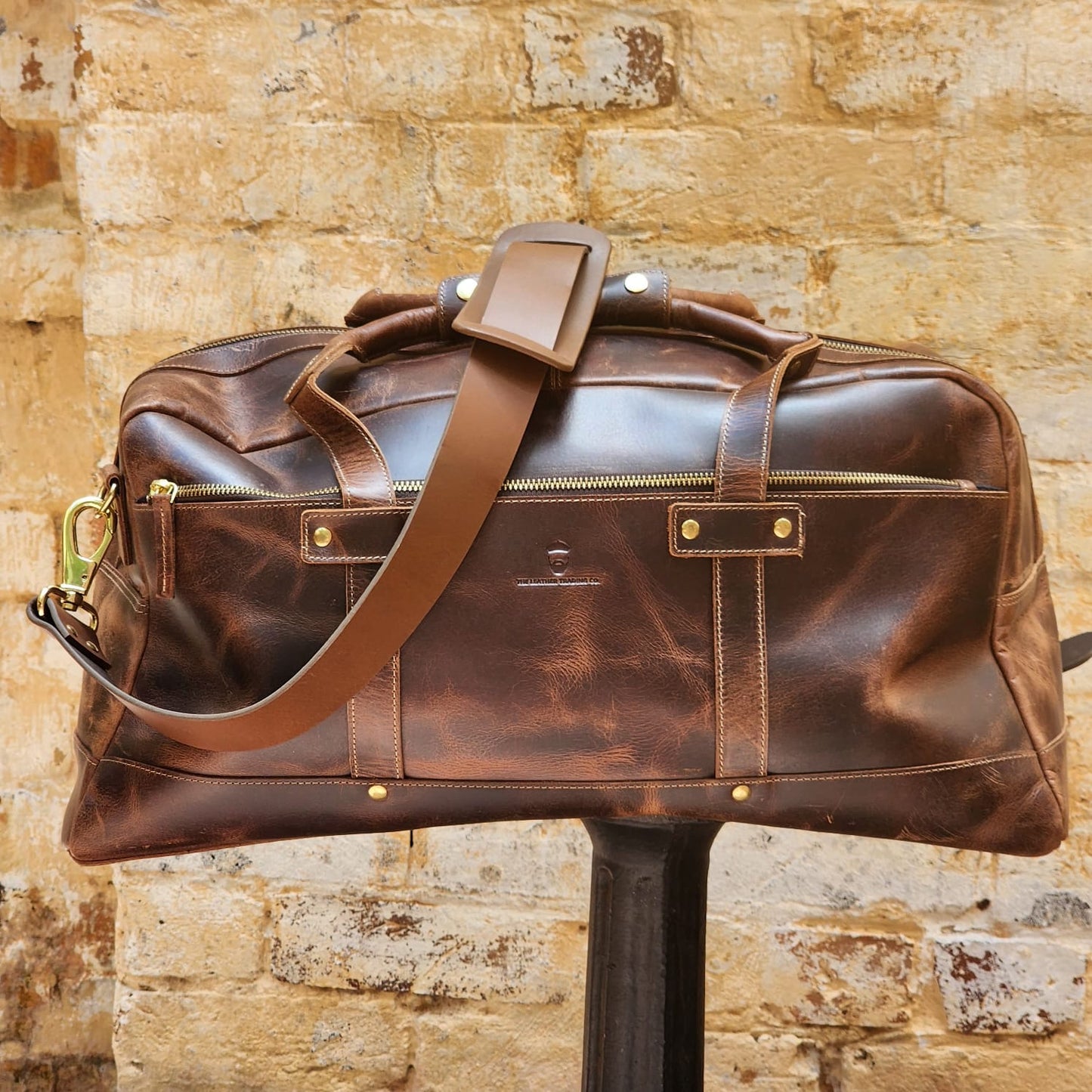 ULURU 50CMM BUFFALO TRAVEL AND GYM DUFFLE BAG - BROWN